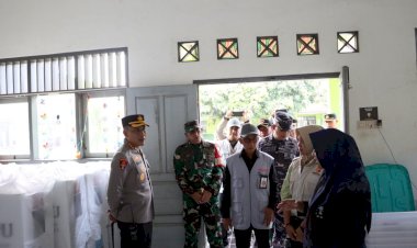 Pasca-Pungut-dan-Hitung-Suara-Pilkada-2024,-Polresta-Banyuwangi-Bersama-Forkopimda-Patroli-ke-PPK-Pastikan-Situasi-Kondusif